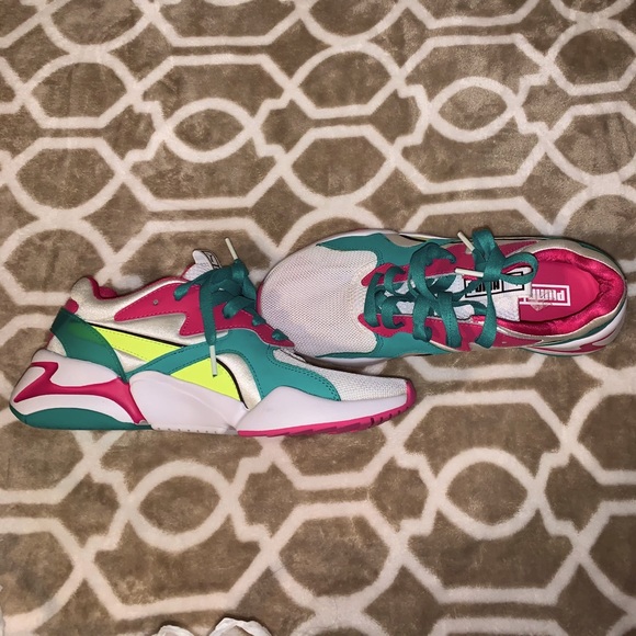 Pumas shoes - Picture 1 of 2